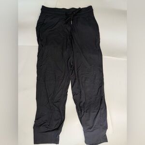 Black Lululemon cropped leggings size 6